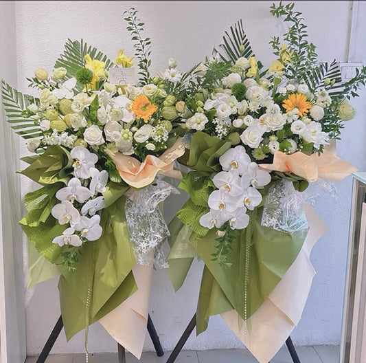 Green & White Luxury Style Opeing Flower Basket